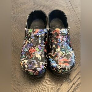 Dansko Black Colorful Iridescent Flower Clogs Slip On Size EU 40 US 9.5 10